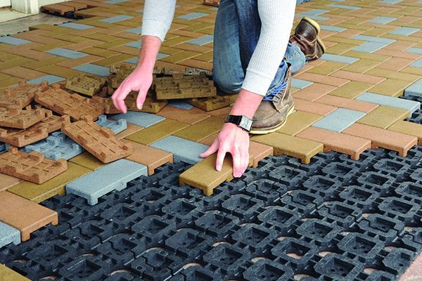 6.1.2.2.75-Pavers_Installation_Resurface_Laying_23_uid_6465357719325_uid_646e0827df725